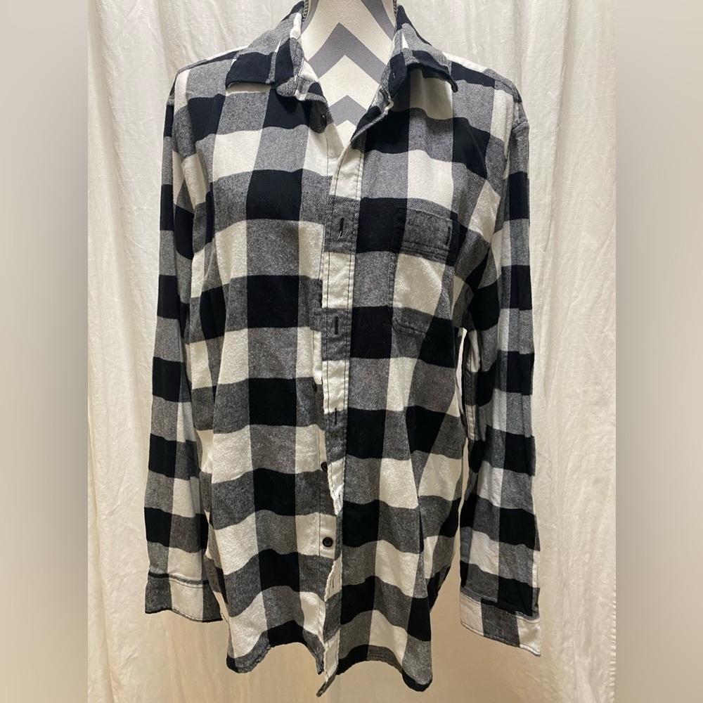 Aeropostale Men's Plaid
Flannel button-up‎ shirt Long Sleeve Chest Pocket Large